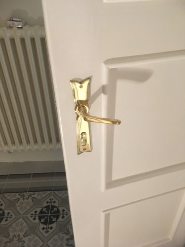 kování kazetových dveří