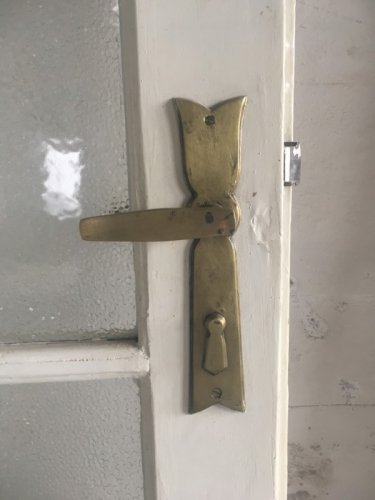 kování kazetových dveří