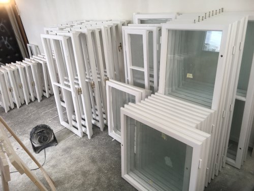 Renovace špaletového okna zlatá střední - okna připravená na přepravu z dílny